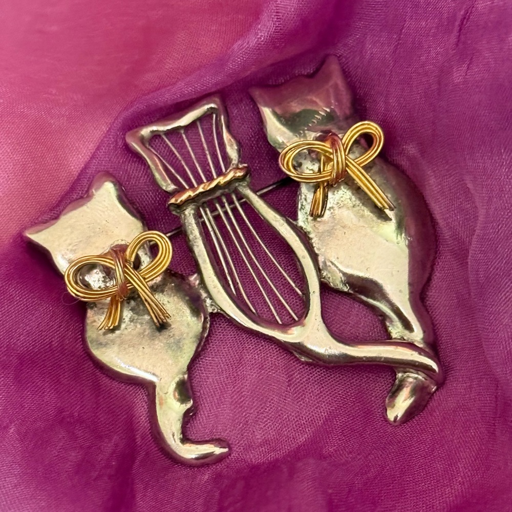 Vintage Cat Brooch Three Sitting Silver-tone Cats with Gold-tone Ribbons Brooch